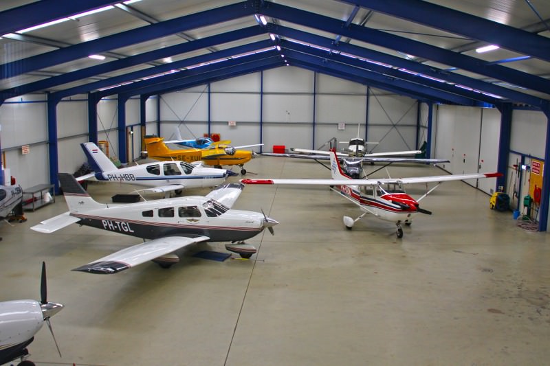 Banair Hangar boven